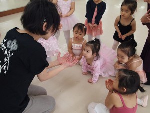 3月11日土曜パールクラス（2才、3才バレエ・歌・読み聞かせ・お話しづくり）