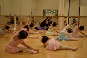 4月17日（月）イオンカルチャークラブ東雲店　ストロベリーAクラス（3才～6才バレエ、歌、読み聞かせ、お話しづくり）