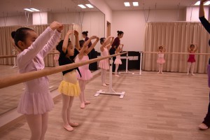 4月20日イオンカルチャークラブ葛西店　ストロベリークラス（3～6才バレエ、歌、読み聞かせ、お話しづくり）