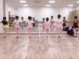 4月6日イオンカルチャークラブ葛西店「ストロベリークラス」（3~6才バレエ・歌・読み聞かせお話しづくり）