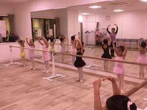 4月27日イオンカルチャークラブ葛西店　ストロベリークラス（3～6才バレエ、歌、読み聞かせ、お話しづくり）