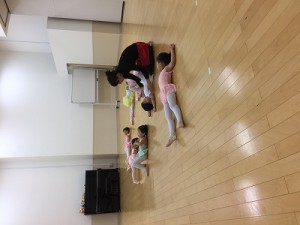 4月3日イオンカルチャークラブ東雲店　ベビークラス（2才・3才バレエ、歌、読み聞かせ、お話しづくり）