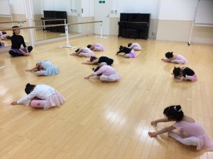 4月10日イオンカルチャークラブ東雲店「ストロベリーBクラス」（3～6才バレエ・歌・読み聞かせ・お話しづくり）