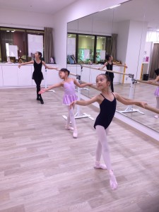 4月27日イオンカルチャークラブ葛西店　ミントクラス（小学生クラシックバレエ）