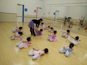 5月8日（月）イオンカルチャークラブ東雲店　ストロベリーAクラス（3才～6才バレエ、歌、読み聞かせ、お話しづくり）