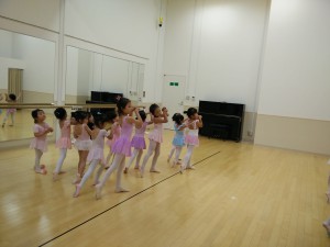 5月22日（月）イオンカルチャークラブ東雲店　ストロベリーAクラス（3才～6才バレエ、歌、読み聞かせ、お話しづくり）