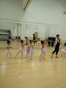 5月22日（月）イオンカルチャークラブ東雲店　ストロベリーBクラス（3才～6才　バレエ、歌、読み聞かせ、お話しづくり）