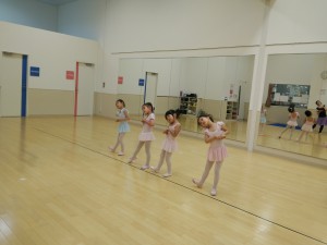 5月29日（月）イオンカルチャークラブ東雲店　ストロベリーBクラス（3才～6才　バレエ、歌、読み聞かせ、お話しづくり）