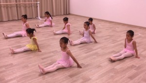 5月25日木曜日　イオンカルチャークラブ葛西店　ストロベリークラス　(3～6歳バレエ・歌・読み聞かせ・お話づくり)