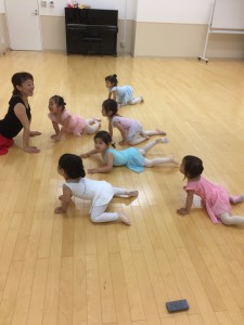 5月15日イオンカルチャークラブ東雲店　ベビークラス（2才、3才バレエ・歌・読み聞かせ・お話しづくり）