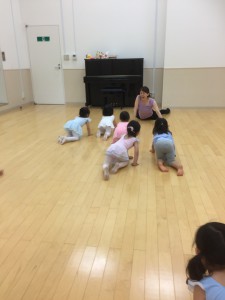 5月22日イオンカルチャークラブ東雲店　ベビークラス（2才、3才バレエ・歌・読み聞かせ・お話しづくり）