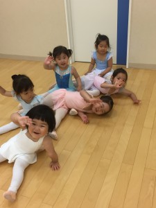 5月29日イオンカルチャークラブ東雲店　ベビークラス（2才、3才バレエ・歌・読み聞かせ・お話しづくり）