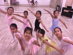 6月8日イオンカルチャークラブ葛西店　ストロベリークラス　(3～6歳バレエ・歌・読み聞かせ・お話づくり)